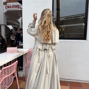 Commense pleated trench coat beige